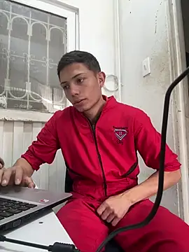 santiObrero online show from April 15, 2026, 3:49 pm