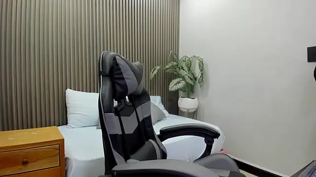 Snapshot of mila_pinkett chatting on February 25, 2026, 7:14 pm mila pinkett online show from February 25, 2026, 7:14 pm