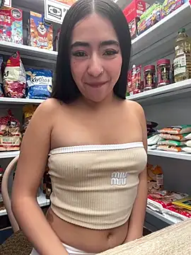 AuroraJohns Pink online show from February 17, 2026, 8:06 pm