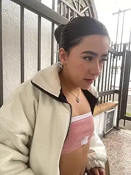 AuroraJohns Pink online show from March 4, 2026, 7:54 pm