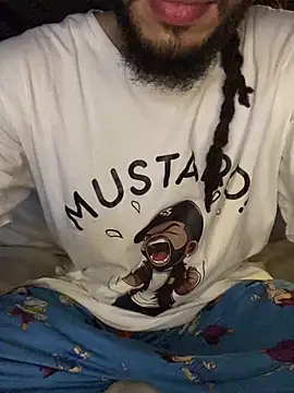 Snapshot of givemeabreak34 chatting on April 10, 2026, 2:40 am givemeabreak34 online show from April 10, 2026, 2:40 am