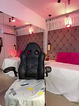Auri   online show from May 26, 2026, 7:23 pm