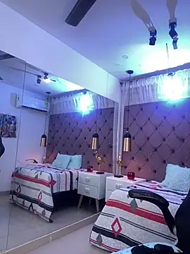 Auri   online show from May 17, 2026, 7:36 pm
