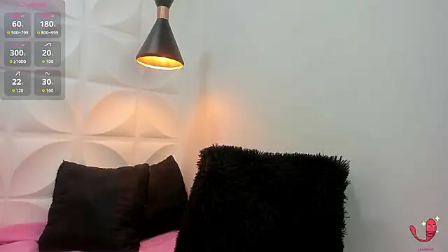 zaira skinny online show from March 14, 2026, 3:56 am