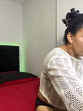 Snapshot of Helena-Paola chatting on June 7, 2026, 8:25 pm Helena-Paola online show from June 7, 2026, 8:25 pm