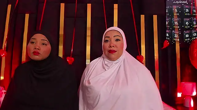 Snapshot of Helen_Camila chatting on February 8, 2026, 12:30 am Helen Camila online show from February 8, 2026, 12:30 am