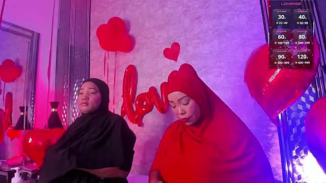 Snapshot of Helen_Camila chatting on February 17, 2026, 4:43 am Helen Camila online show from February 17, 2026, 4:43 am