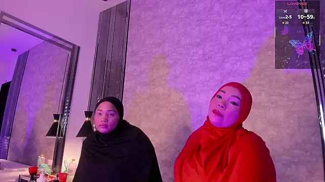 Snapshot of Helen_Camila chatting on February 20, 2026, 4:09 am Helen Camila online show from February 20, 2026, 4:09 am