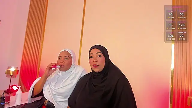 Snapshot of Helen_Camila chatting on February 5, 2026, 4:52 am Helen Camila online show from February 5, 2026, 4:52 am