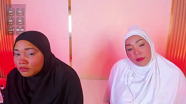 Snapshot of Helen_Camila chatting on February 3, 2026, 4:32 am Helen Camila online show from February 3, 2026, 4:32 am