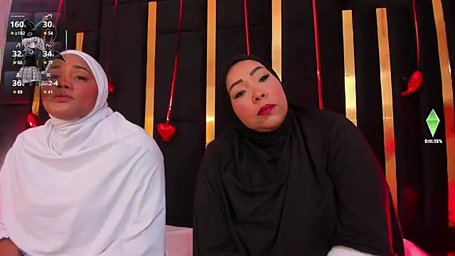 Snapshot of Helen_Camila chatting on February 10, 2026, 5:17 am Helen Camila online show from February 10, 2026, 5:17 am