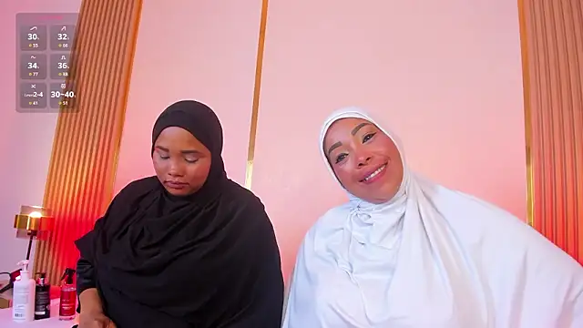 Snapshot of Helen_Camila chatting on February 3, 2026, 6:40 am Helen Camila online show from February 3, 2026, 6:40 am