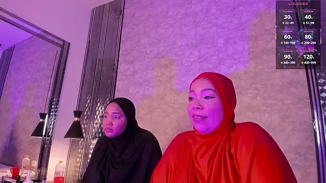 Snapshot of Helen_Camila chatting on February 20, 2026, 6:26 am Helen Camila online show from February 20, 2026, 6:26 am