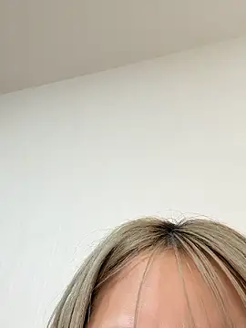 yumi0025 online show from January 16, 2026, 3:54 am