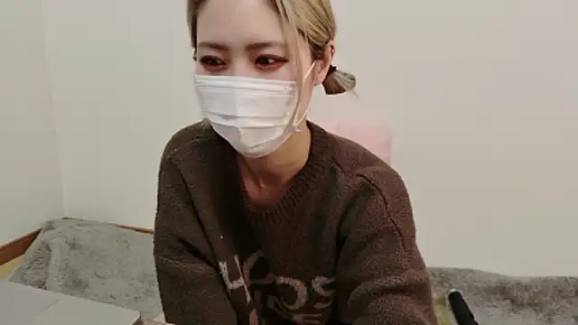 Snapshot of yumi0025 chatting on February 14, 2026, 12:44 am yumi0025 online show from February 14, 2026, 12:44 am