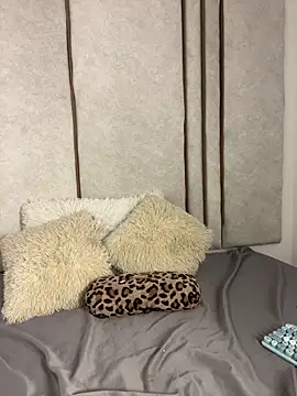 lilithdya online show from April 19, 2026, 9:06 pm