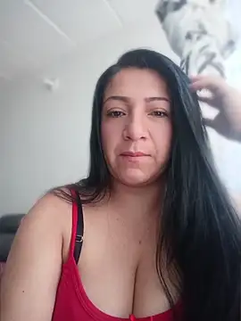 Snapshot of Katysaez chatting on May 27, 2026, 9:44 pm Katysaez online show from May 27, 2026, 9:44 pm