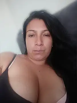 Snapshot of Katysaez chatting on May 22, 2026, 8:40 pm Katysaez online show from May 22, 2026, 8:40 pm