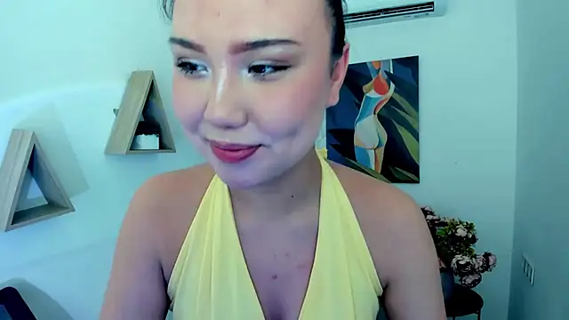 Snapshot of GlowMe chatting on April 12, 2026, 3:32 am GlowMe online show from April 12, 2026, 3:32 am