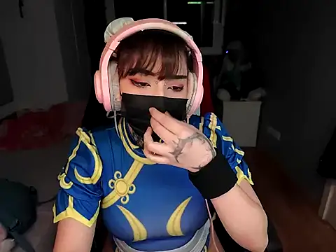 Lucyiy  online show from June 22, 2026, 4:09 am