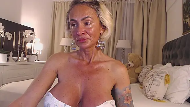 SilverMiss online show from March 17, 2026, 7:06 pm