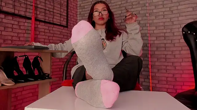 roxxy white online show from May 13, 2026, 6:26 pm