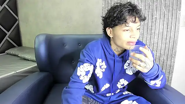 Dogan Renzo0 online show from February 14, 2026, 8:31 pm