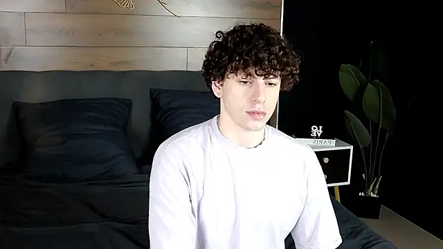 Snapshot of TylerGibson chatting on February 4, 2026, 3:34 am TylerGibson online show from February 4, 2026, 3:34 am