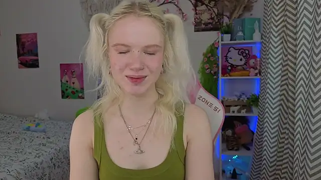 Mia WaterFall online show from May 9, 2026, 3:32 am