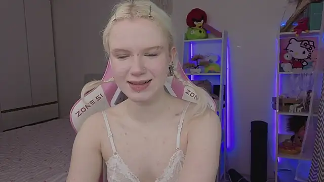 Snapshot of Mia_WaterFall chatting on April 1, 2026, 3:19 am Mia WaterFall online show from April 1, 2026, 3:19 am