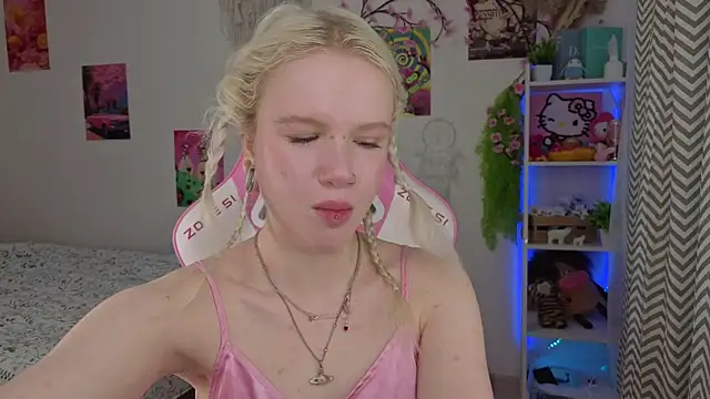 Mia WaterFall online show from May 13, 2026, 3:24 am