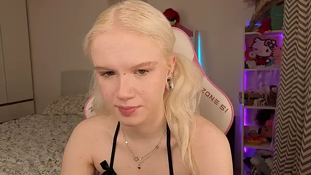 Snapshot of Mia_WaterFall chatting on March 14, 2026, 3:23 am Mia WaterFall online show from March 14, 2026, 3:23 am