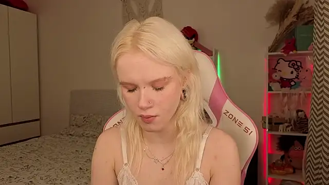 Snapshot of Mia_WaterFall chatting on March 17, 2026, 3:09 am Mia WaterFall online show from March 17, 2026, 3:09 am