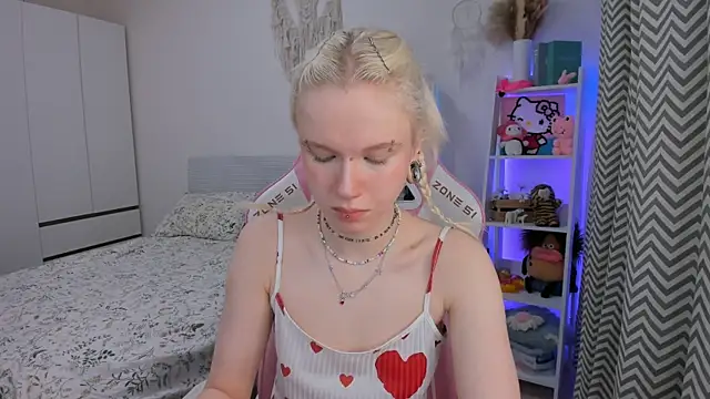 Mia WaterFall online show from February 10, 2026, 3:16 am