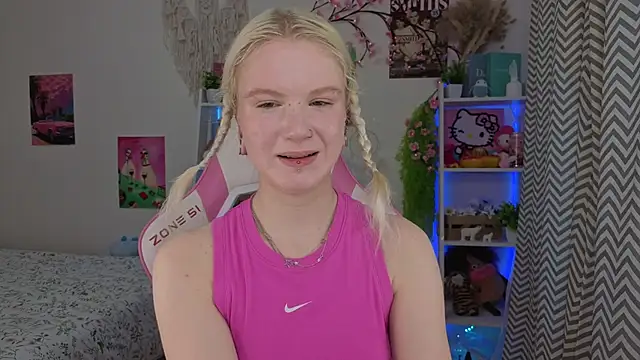 Mia WaterFall online show from May 11, 2026, 3:19 am