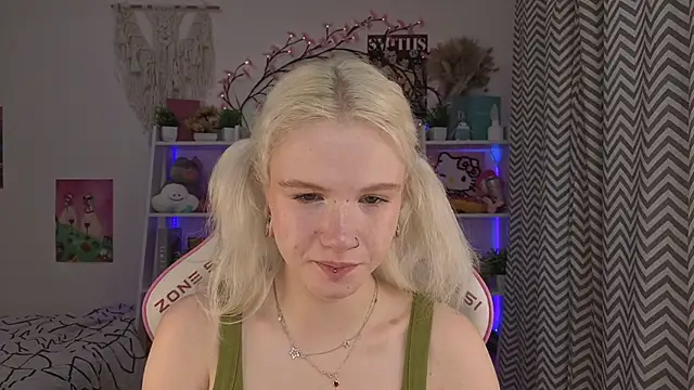 Mia WaterFall online show from May 29, 2026, 3:23 am