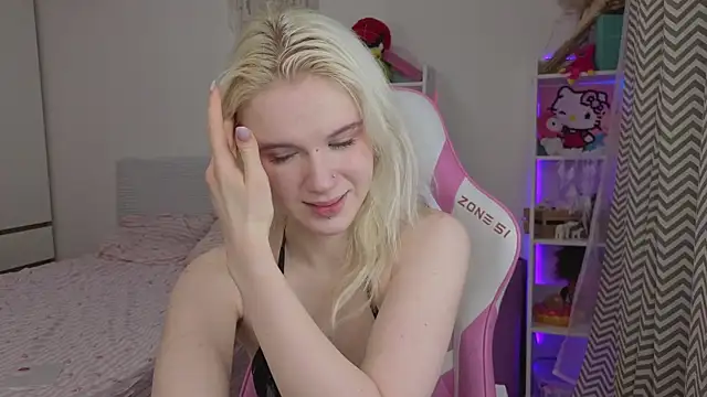 Snapshot of Mia_WaterFall chatting on April 6, 2026, 3:24 am Mia WaterFall online show from April 6, 2026, 3:24 am