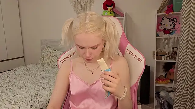 Snapshot of Mia_WaterFall chatting on March 15, 2026, 3:13 am Mia WaterFall online show from March 15, 2026, 3:13 am