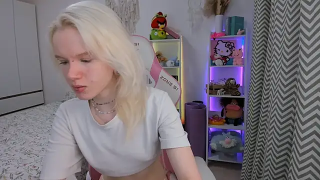 Mia WaterFall online show from February 13, 2026, 3:28 am