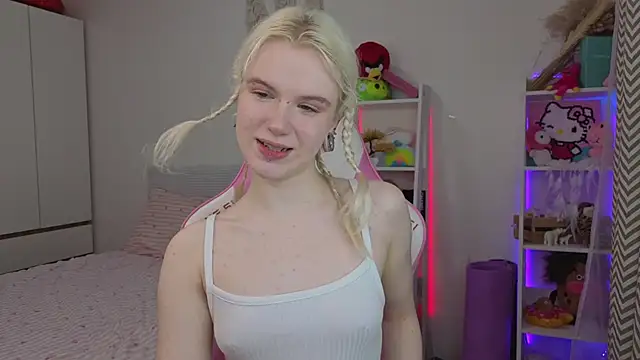 Snapshot of Mia_WaterFall chatting on April 7, 2026, 3:30 am Mia WaterFall online show from April 7, 2026, 3:30 am