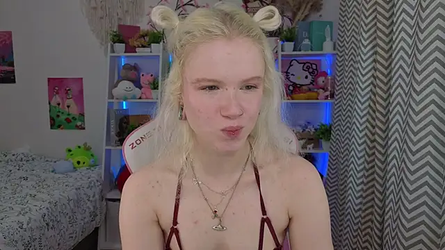 Mia WaterFall online show from May 8, 2026, 3:21 am