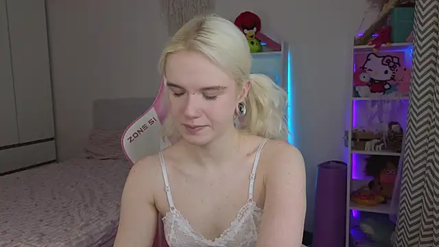 Snapshot of Mia_WaterFall chatting on April 5, 2026, 3:24 am Mia WaterFall online show from April 5, 2026, 3:24 am