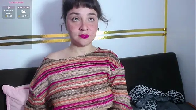 Snapshot of AlenaVolt_x chatting on February 14, 2026, 4:02 am AlenaVolt x online show from February 14, 2026, 4:02 am