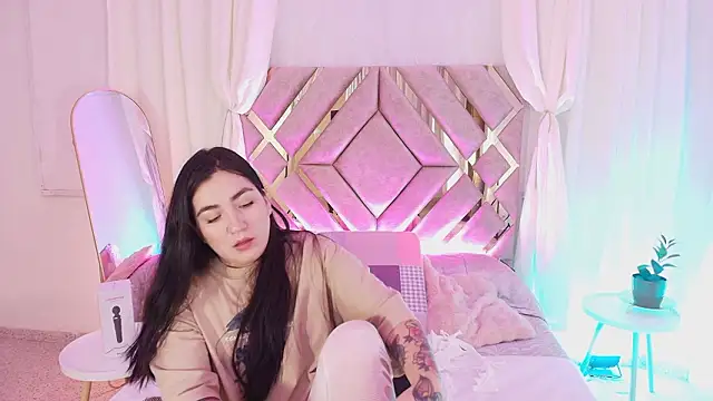 Snapshot of KathiaJenner chatting on March 17, 2026, 1:36 pm KathiaJenner online show from March 17, 2026, 1:36 pm