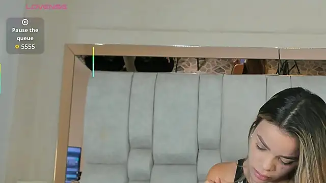 MissValeriePink online show from February 10, 2026, 7:57 pm