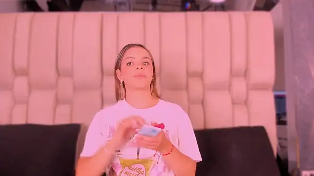 MissValeriePink online show from February 11, 2026, 8:09 pm