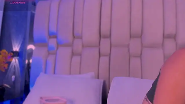 MissValeriePink online show from February 23, 2026, 8:09 pm