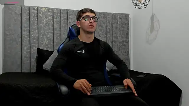 Calvin Hunter online show from April 8, 2026, 12:12 am