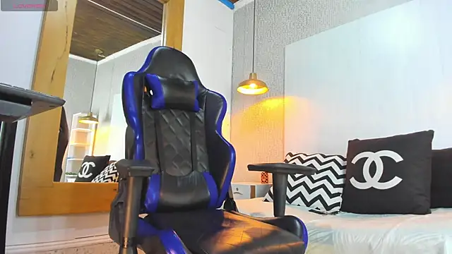 Snapshot of Dusan_Grey77 chatting on February 20, 2026, 4:09 am Dusan Grey77 online show from February 20, 2026, 4:09 am