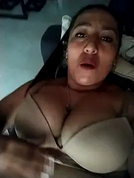 Snapshot of agathaklein chatting on February 27, 2026, 2:39 pm agathaklein online show from February 27, 2026, 2:39 pm